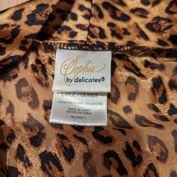 Delicates Vintage Leopard Pattern Robe - Picture 2 of 9